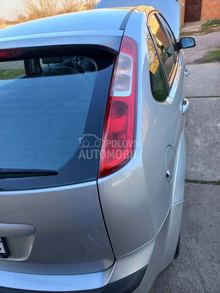 Ford Focus 1.6 16V
