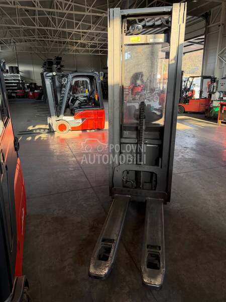 Jungheinrich 1,6 tona Triplex