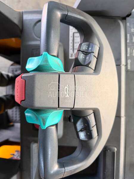 Jungheinrich 1,6 tona Triplex