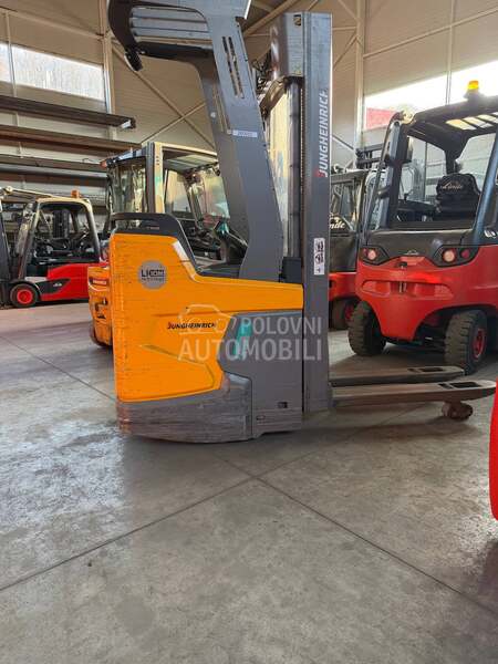 Jungheinrich 1,6 tona Triplex