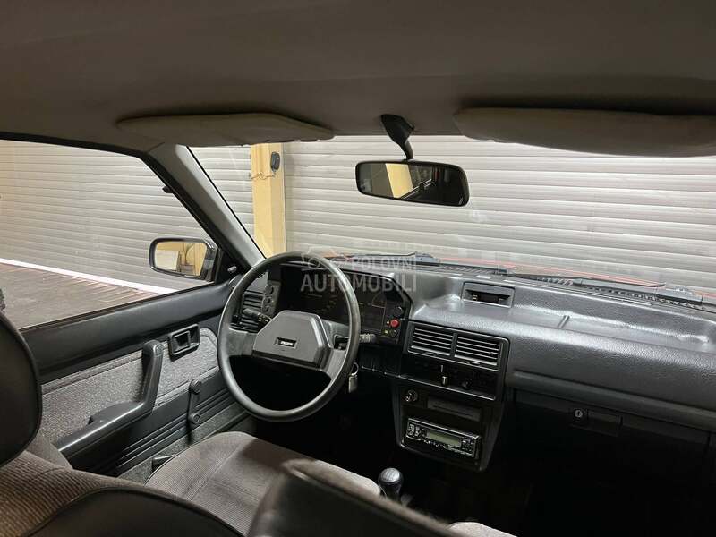 Mazda 323 sedan