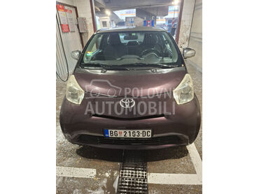 Toyota iQ 