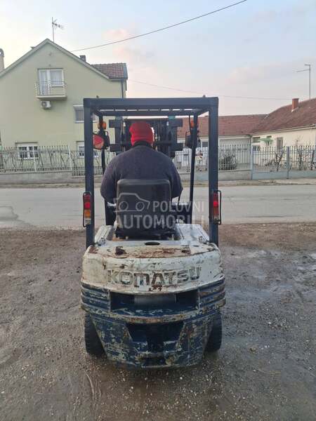Komatsu 888
