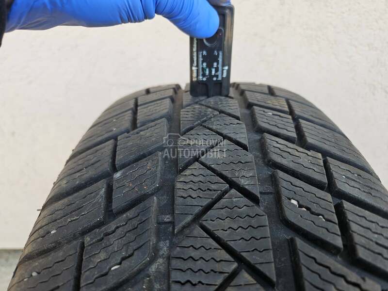 Vredestein 235/65 R17 Zimska