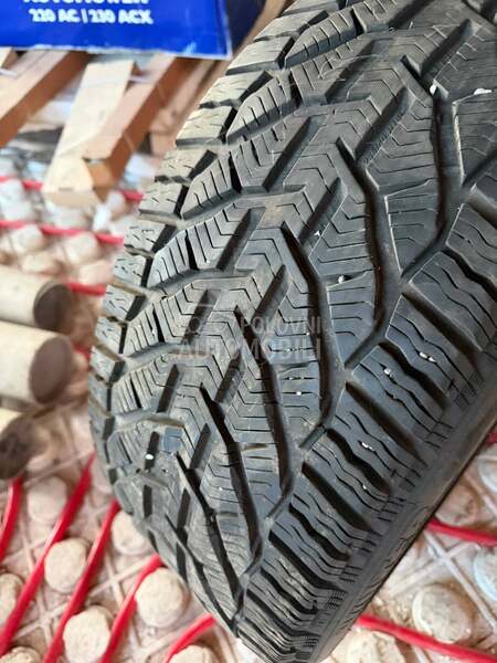 Tigar 235/40 R18 Zimska