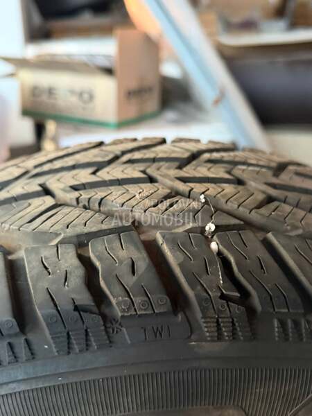 Tigar 235/40 R18 Zimska