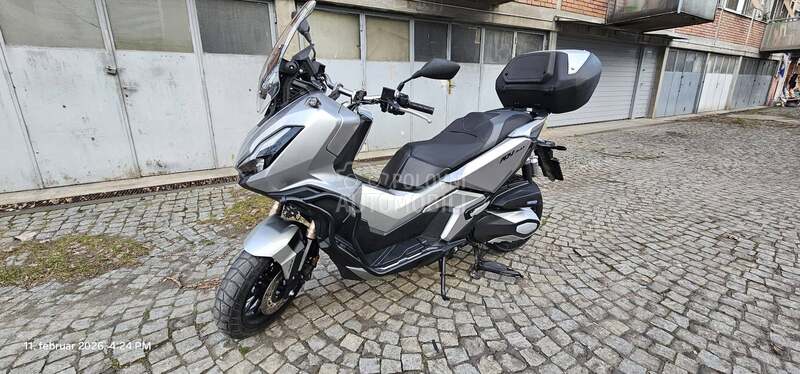Honda adv 350