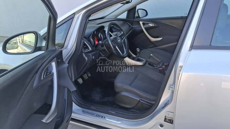 Opel Astra J 1.6 ENJOY