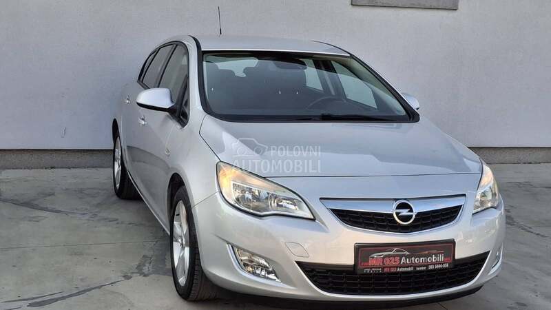 Opel Astra J 1.6 ENJOY