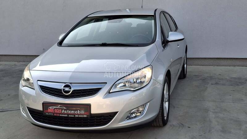 Opel Astra J 1.6 ENJOY