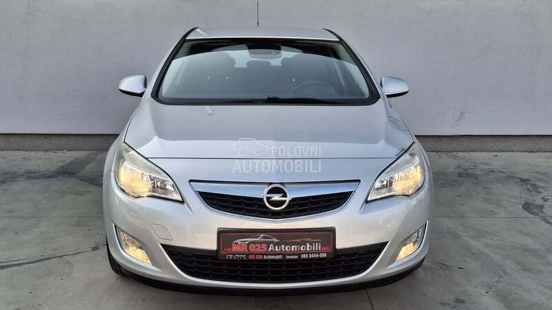 Opel Astra J 1.6 ENJOY
