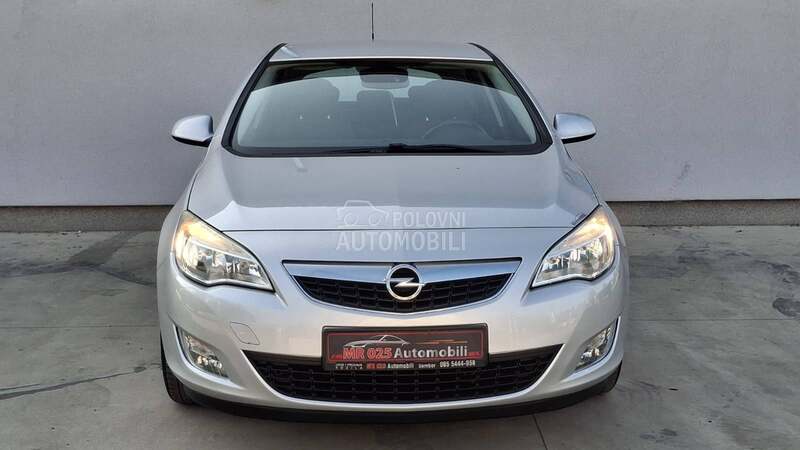 Opel Astra J 1.6 ENJOY