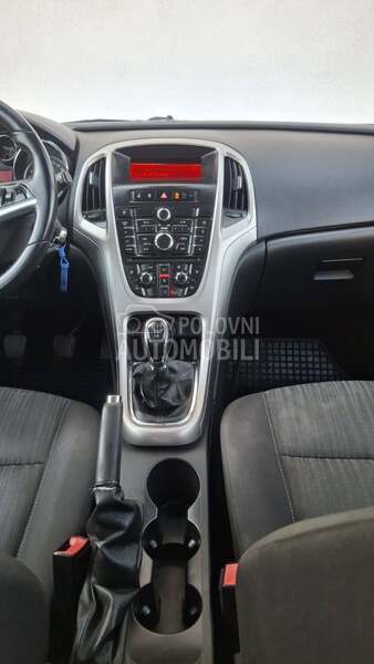 Opel Astra J 1.6 ENJOY