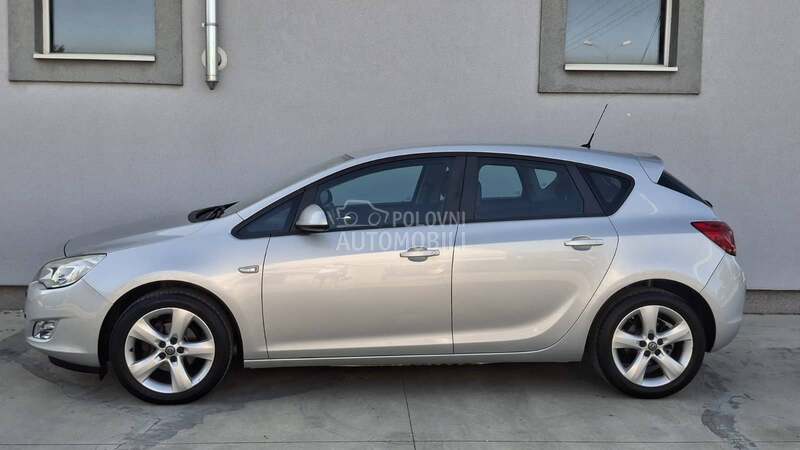 Opel Astra J 1.6 ENJOY