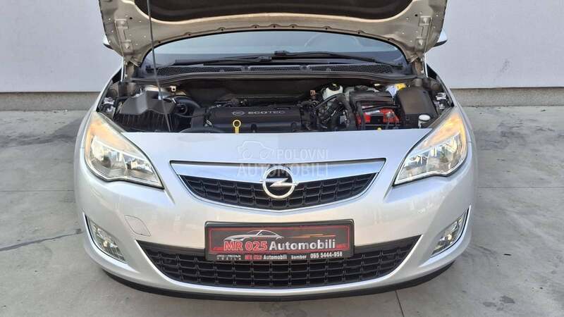 Opel Astra J 1.6 ENJOY