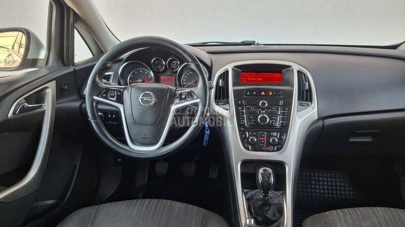 Opel Astra J 1.6 ENJOY