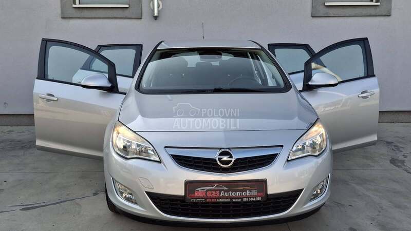 Opel Astra J 1.6 ENJOY