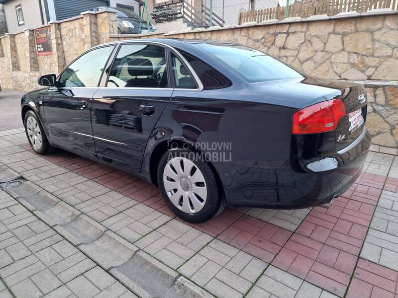 Audi A4 1,6 b e n z i n