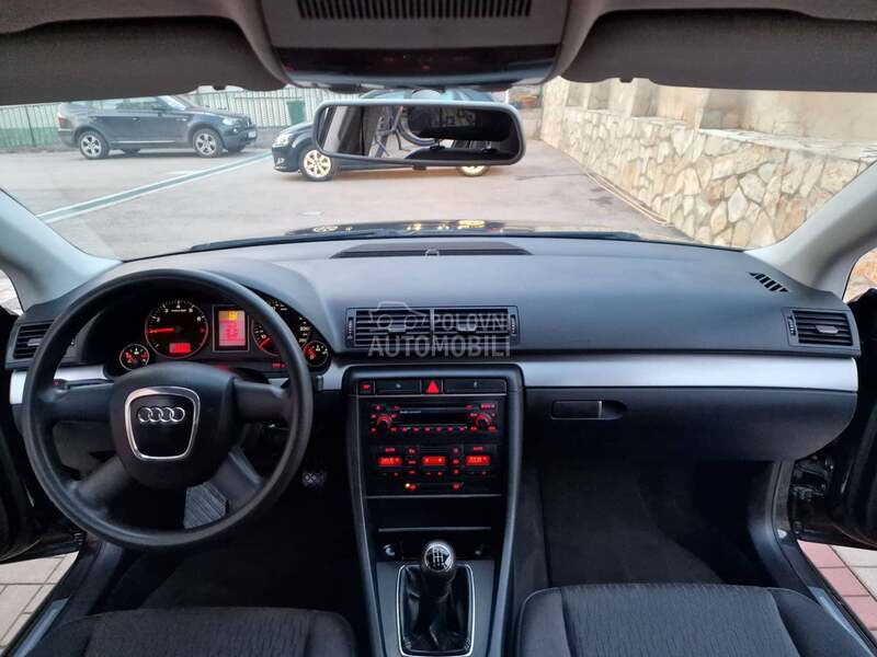 Audi A4 1,6 b e n z i n