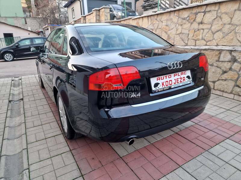 Audi A4 1,6 b e n z i n
