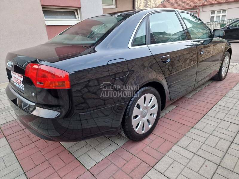 Audi A4 1,6 b e n z i n