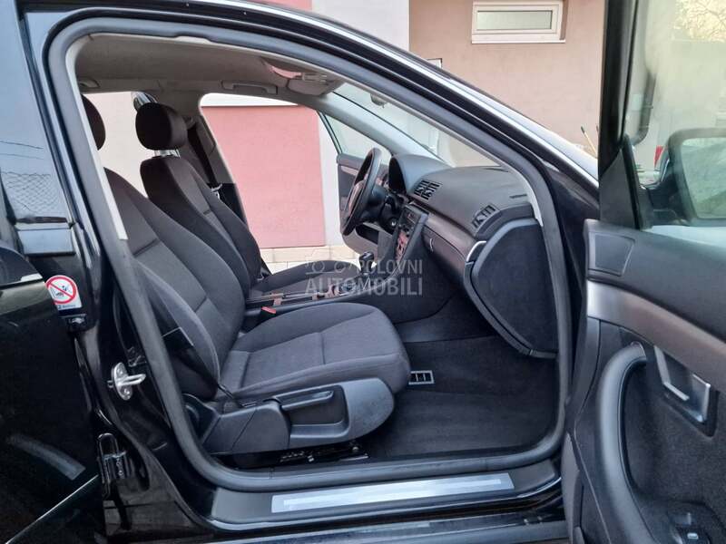Audi A4 1,6 b e n z i n