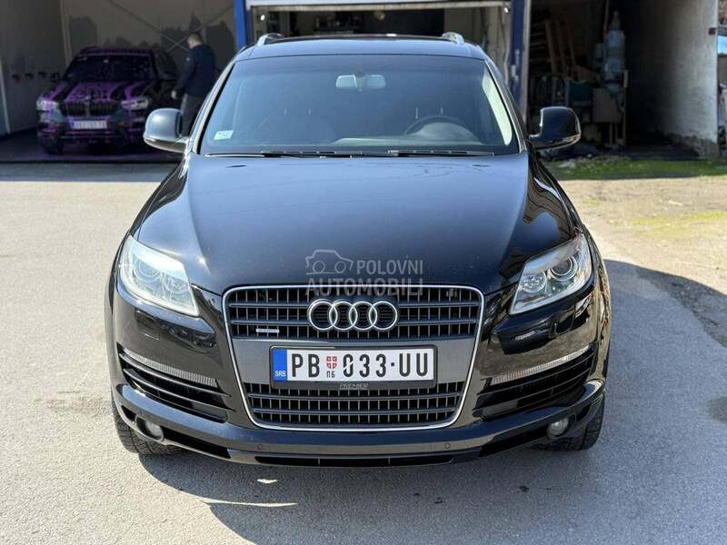 Audi Q7 