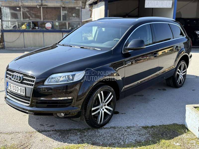 Audi Q7 