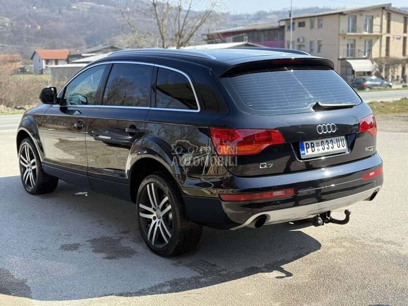 Audi Q7 