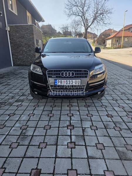 Audi Q7 