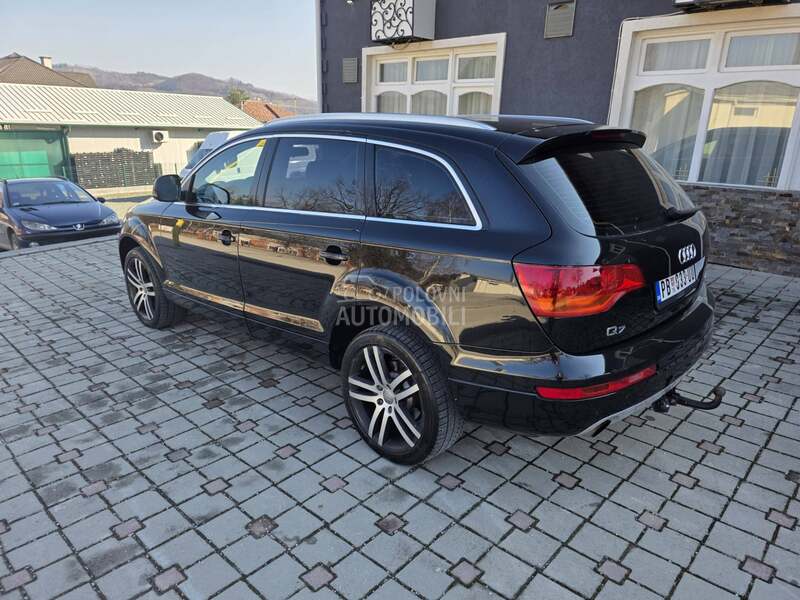 Audi Q7 