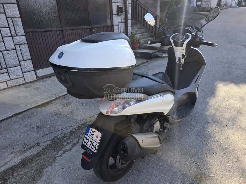 Piaggio Beverly 350