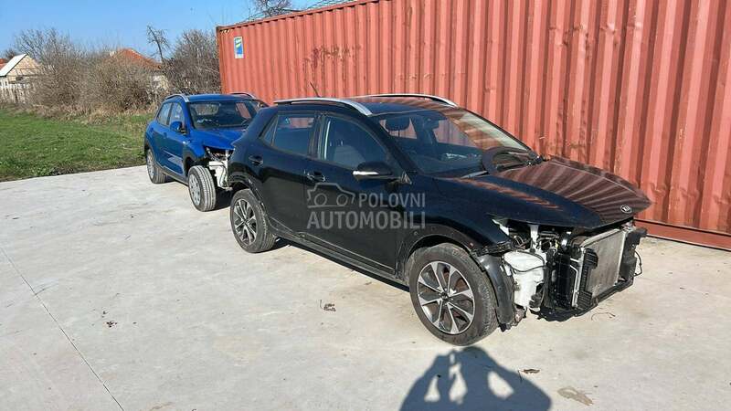 Kia Stonic -  kompletan auto u delovima
