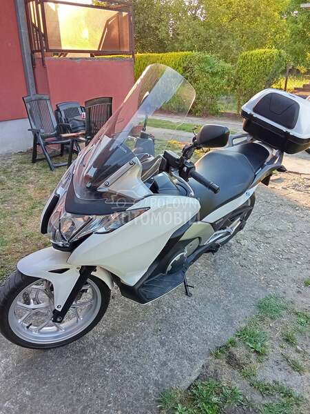 Honda integra 700