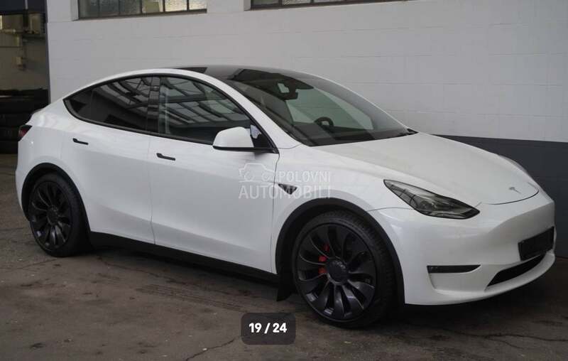 Tesla Model Y Performance/AWD/21