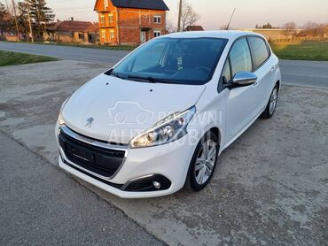Peugeot 208 1.2i STYLE