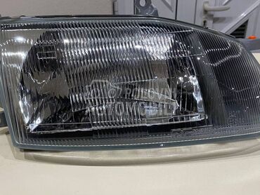 levi far za Toyota Hiace od 1995. do 2006. god.