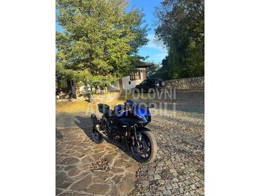 Yamaha Yamaha R7 A2