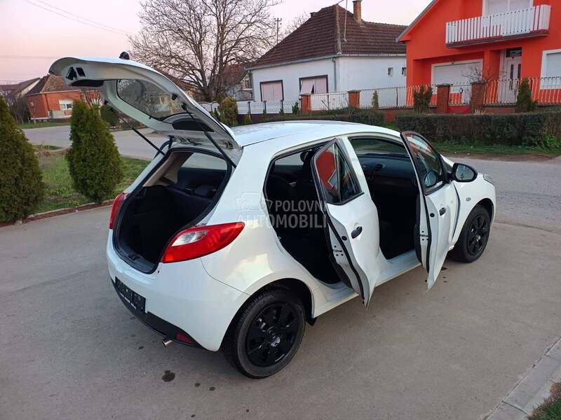 Mazda 2 