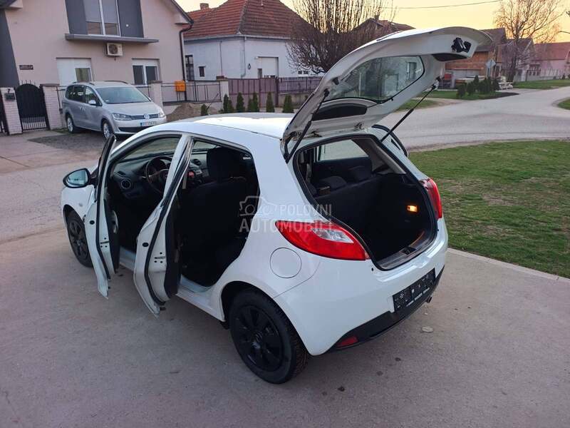 Mazda 2 
