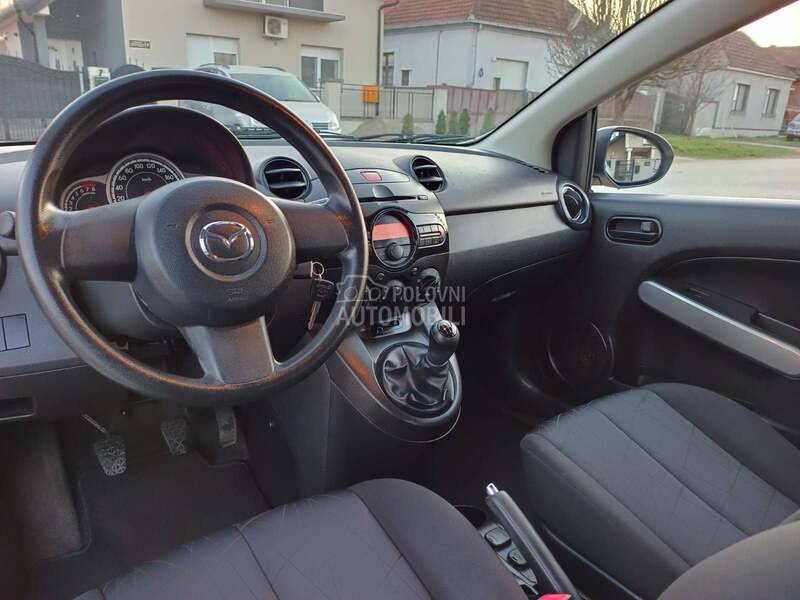 Mazda 2 