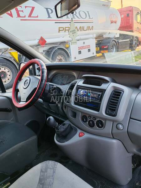 Opel Vivaro putnicki