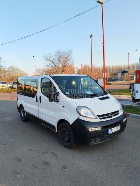 Opel Vivaro putnicki