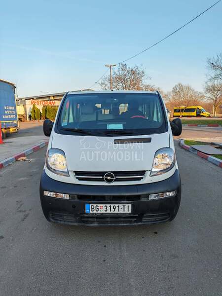 Opel Vivaro putnicki