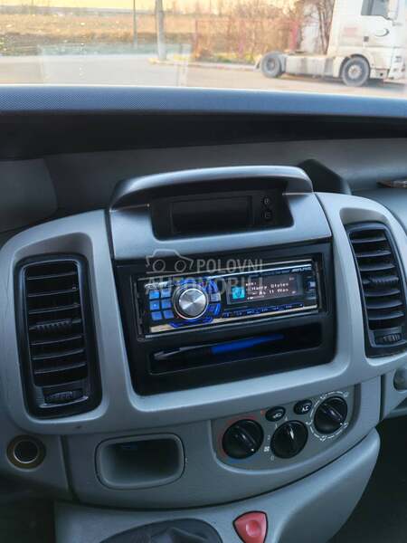 Opel Vivaro putnicki