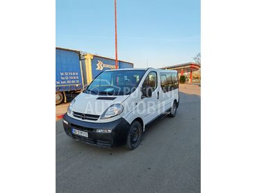 Opel Vivaro putnicki