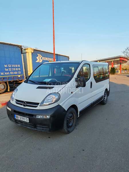 Opel Vivaro putnicki