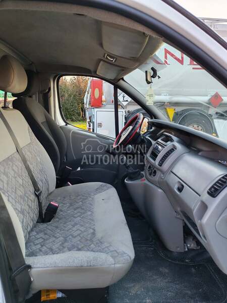 Opel Vivaro putnicki