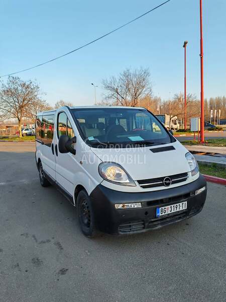 Opel Vivaro putnicki