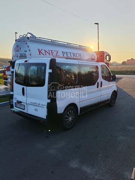 Opel Vivaro putnicki
